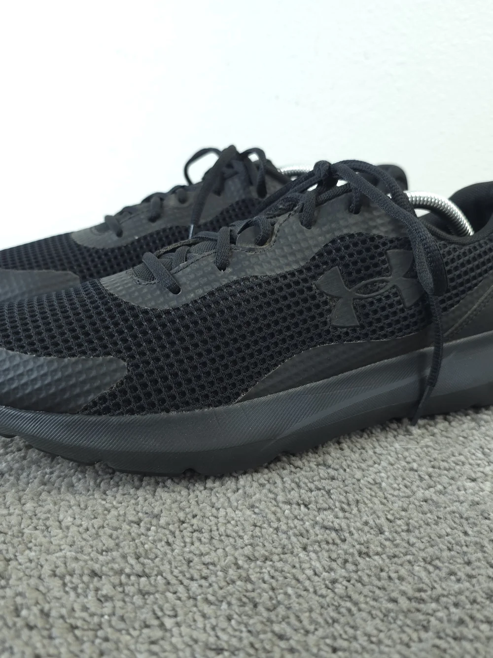 Under Armour Surge 3 Mens Size 11 Running Shoes 3024883-002 Black Low Top